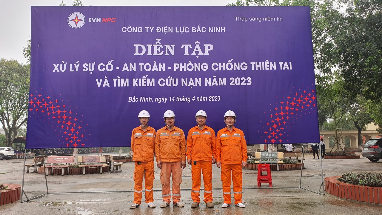 Xí nghiệp Dịch vụ Điện lực Bắc Ninh tham gia diễn tập phòng, chống thiên tai và tìm kiếm cứu nạn năm 2023